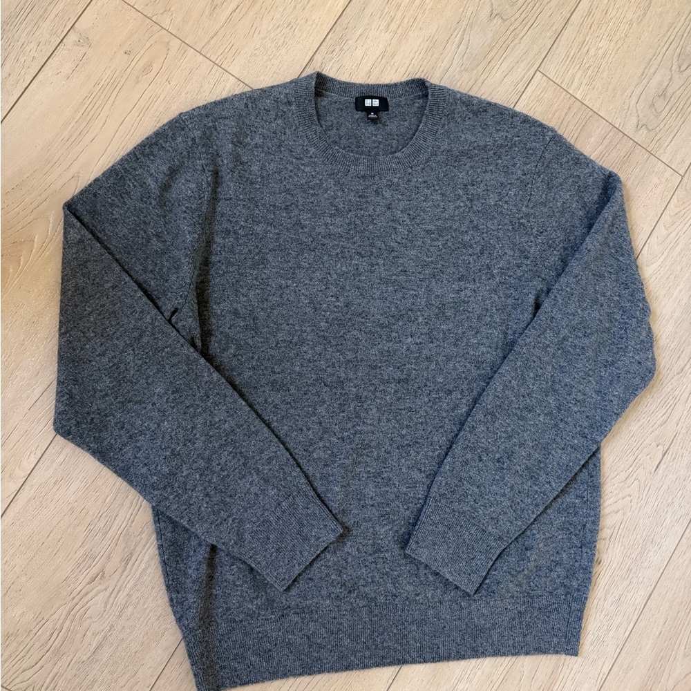NWOT Uniqlo cashmere sweater